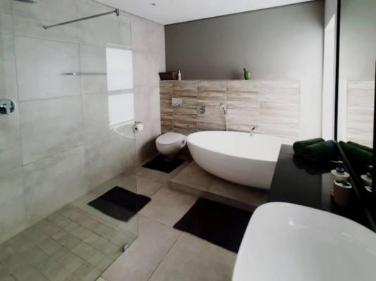 Room image 3