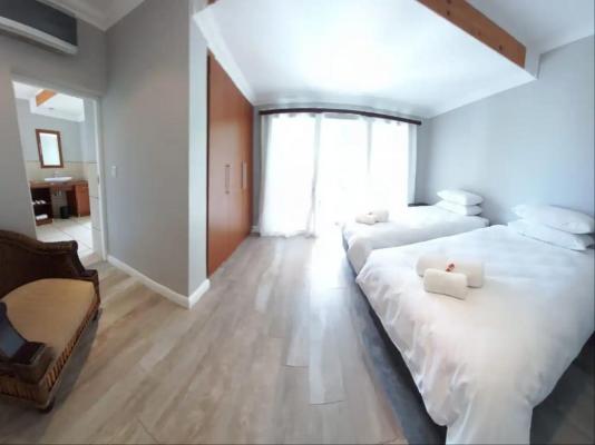 Room image 4