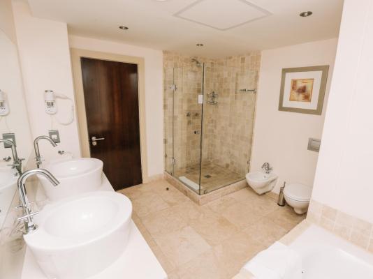Room image 16
