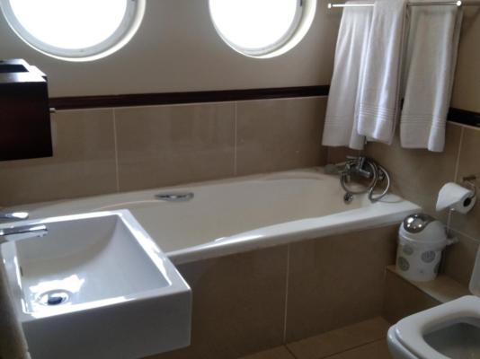 Room image 4