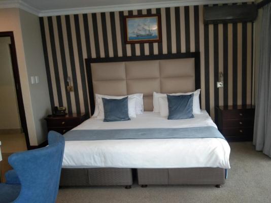 Room image 4