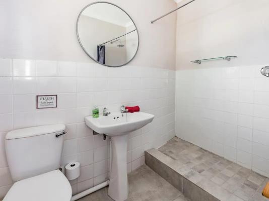 Room image 4