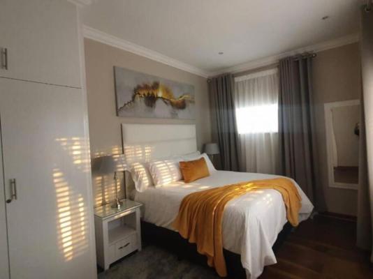 Room image 1