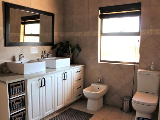 Room image 2