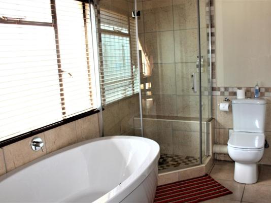 Room image 3