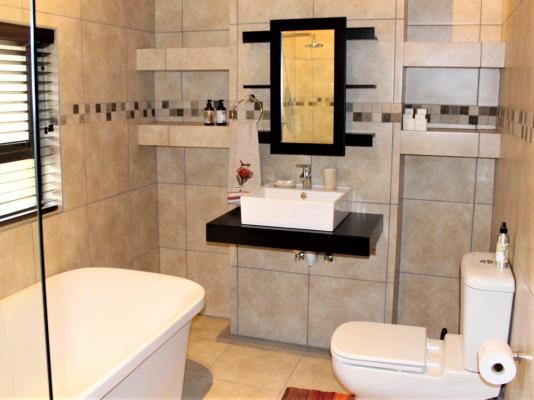 Room image 2