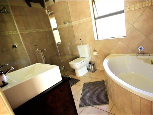 Room image 2