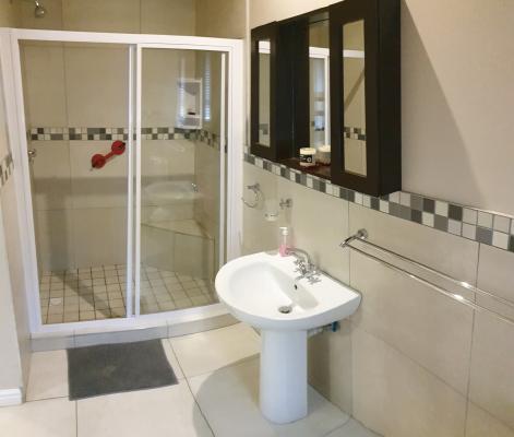 Room image 4