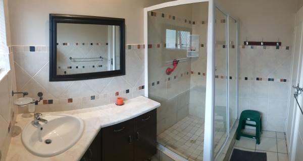 Room image 4
