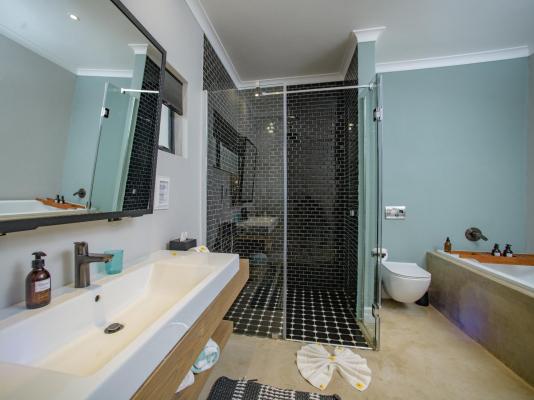 Room image 4
