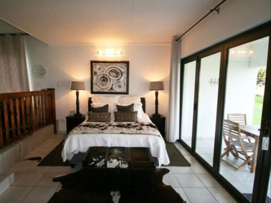 Room image 2