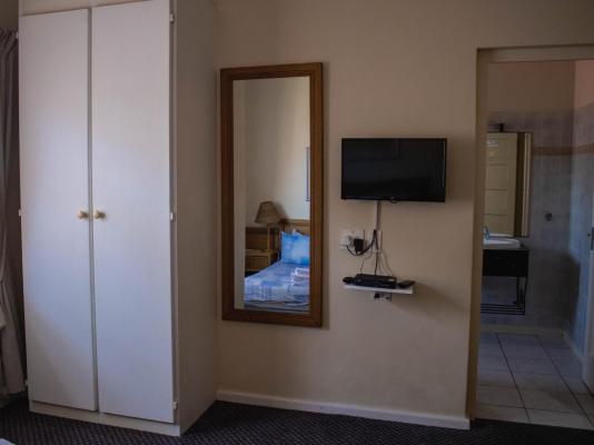 Room image 3