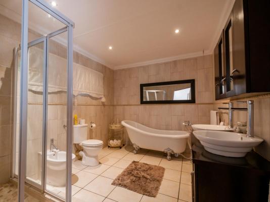 Room image 2