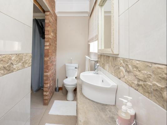 Room image 1