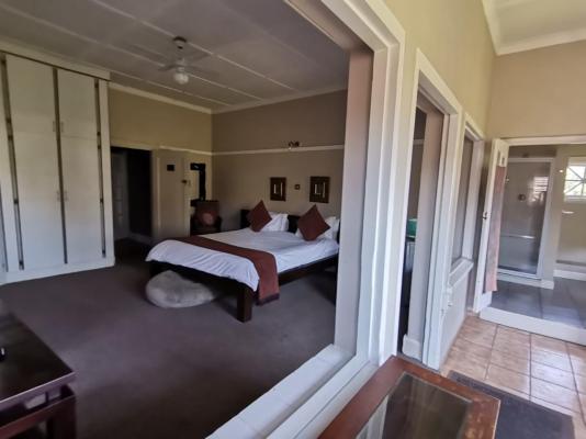 Room image 4