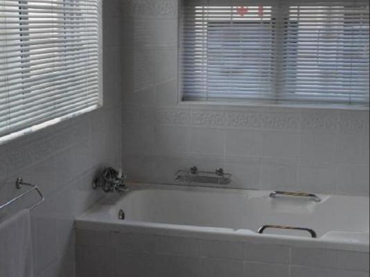 Room image 4