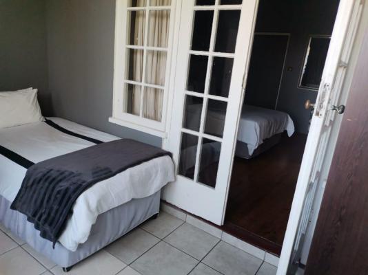 Room image 3