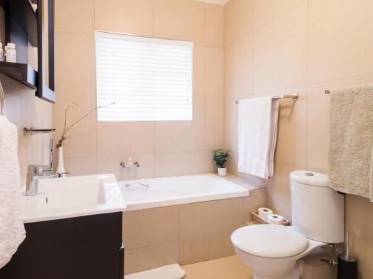 Room image 3