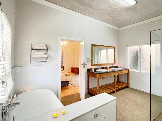 Room image 1