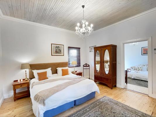 Room image 4
