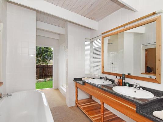 Room image 4