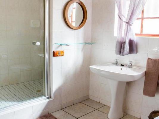 Room image 4