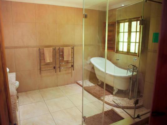 Room image 4