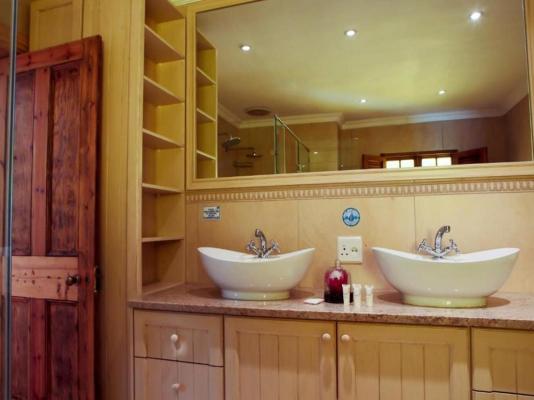 Room image 5