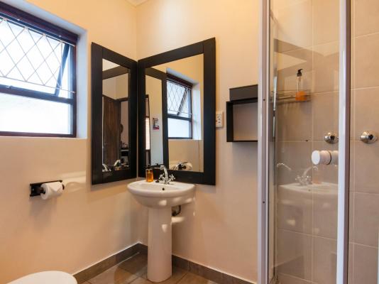 Room image 2