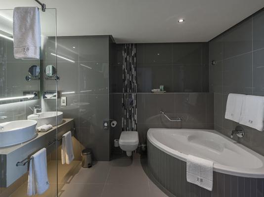 Room image 3