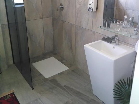 Room image 4