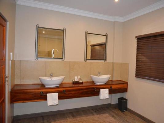 Room image 3