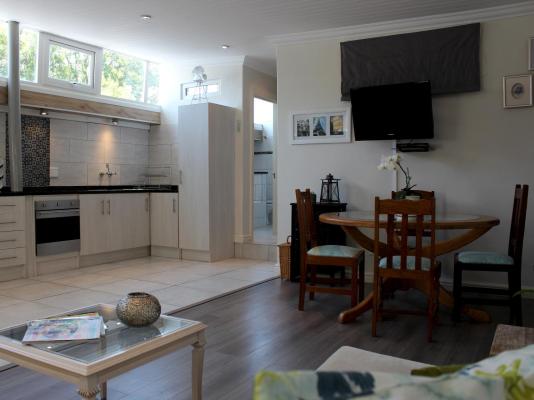 The High Street Accommodation - 196138