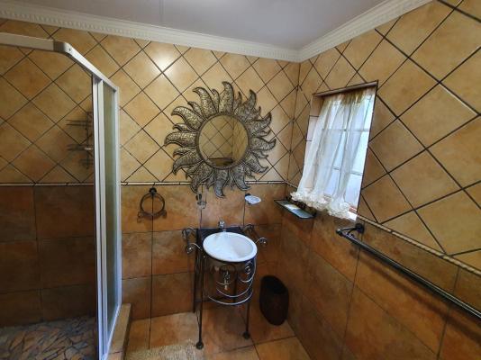 Room image 3