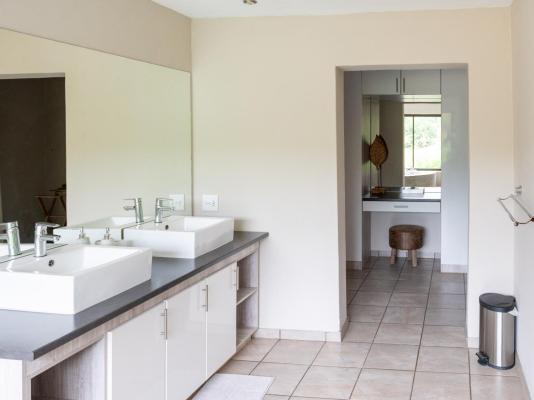 Room image 7