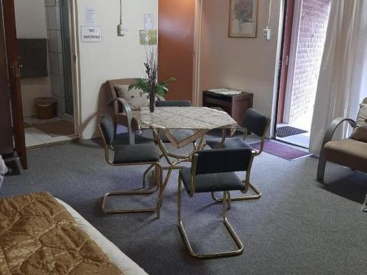 Room image 8