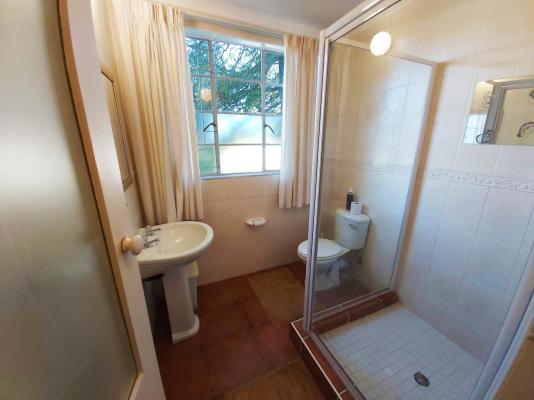 Room image 4