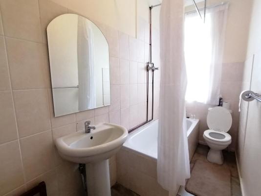 Room image 3