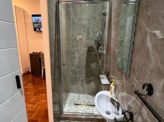 Room image 4
