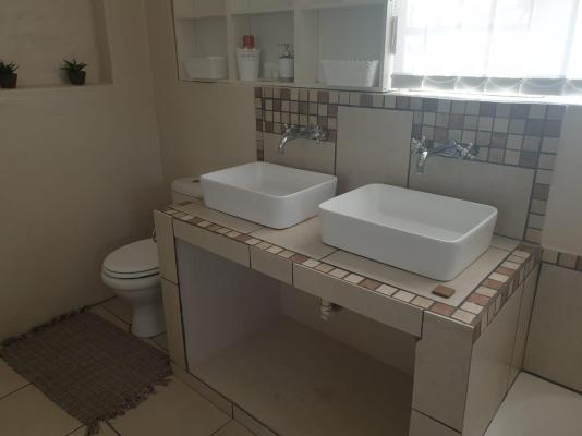 Room image 1