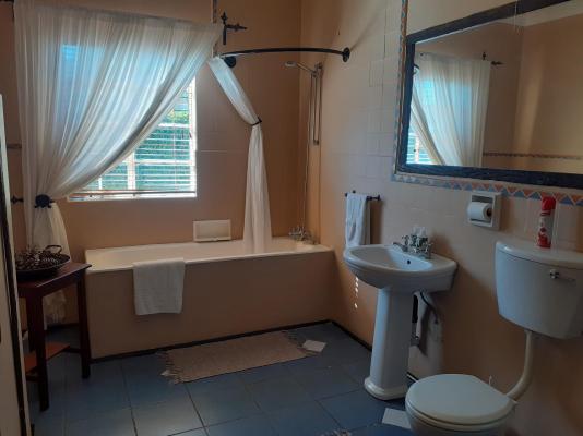 Room image 4