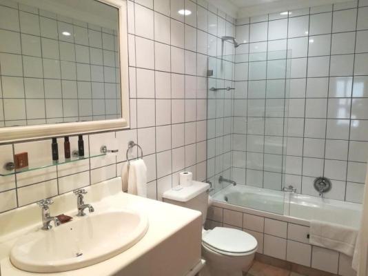 Room image 1