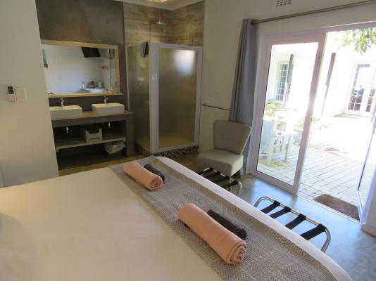 Room image 4