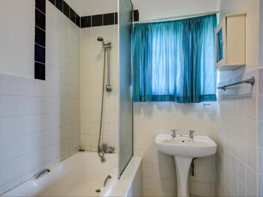 Room image 3
