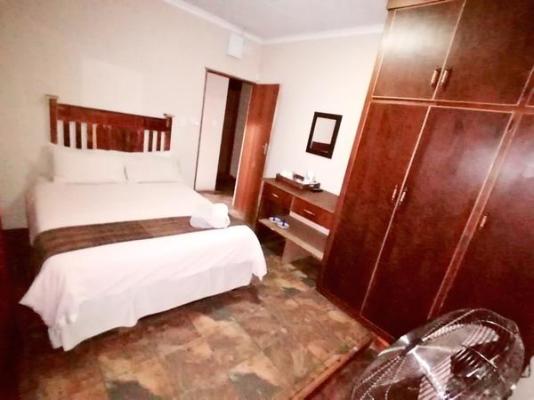 Kuruman Hotel - 198851