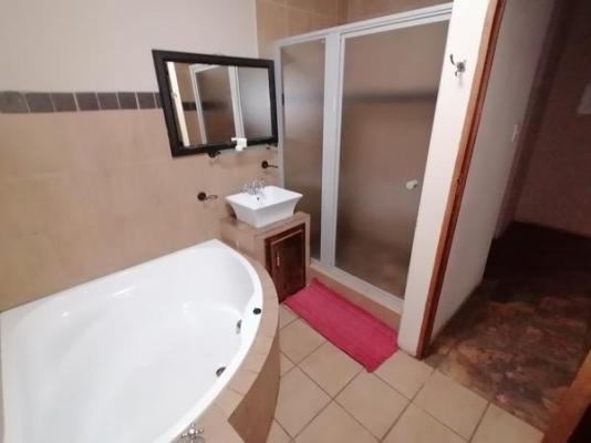 Room image 3