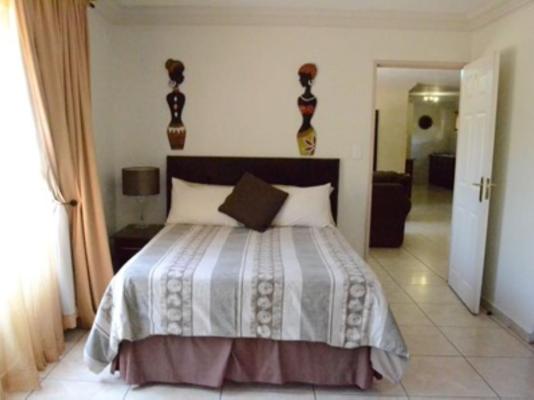 Room image 4