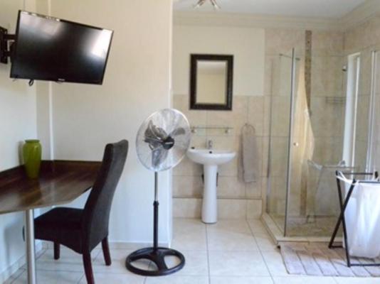 Room image 5