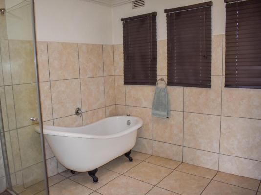 Room image 4