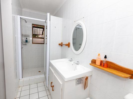 Room image 4